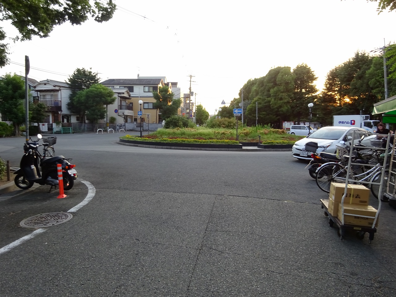 東から進入する道路