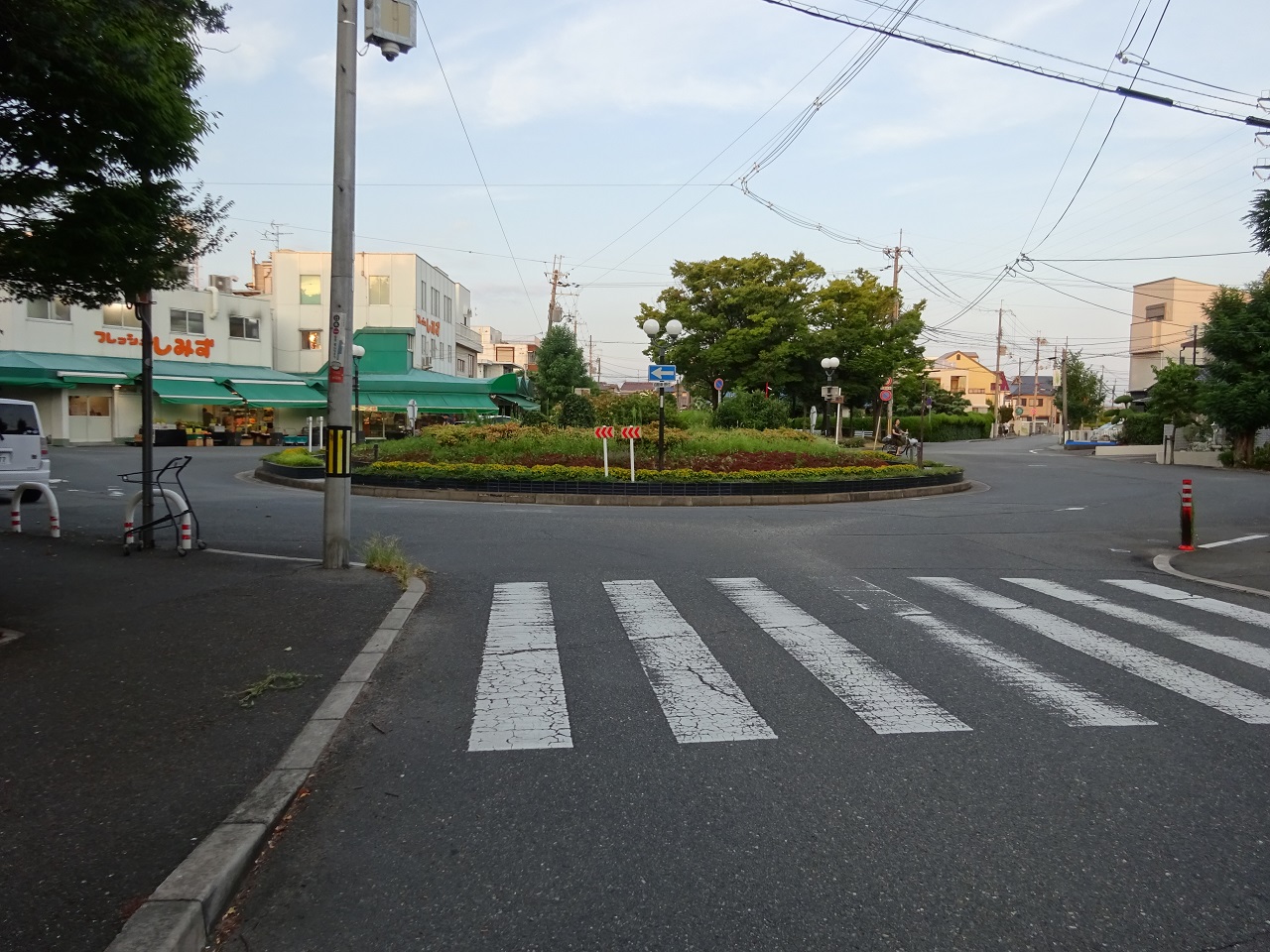 西から進入する道路