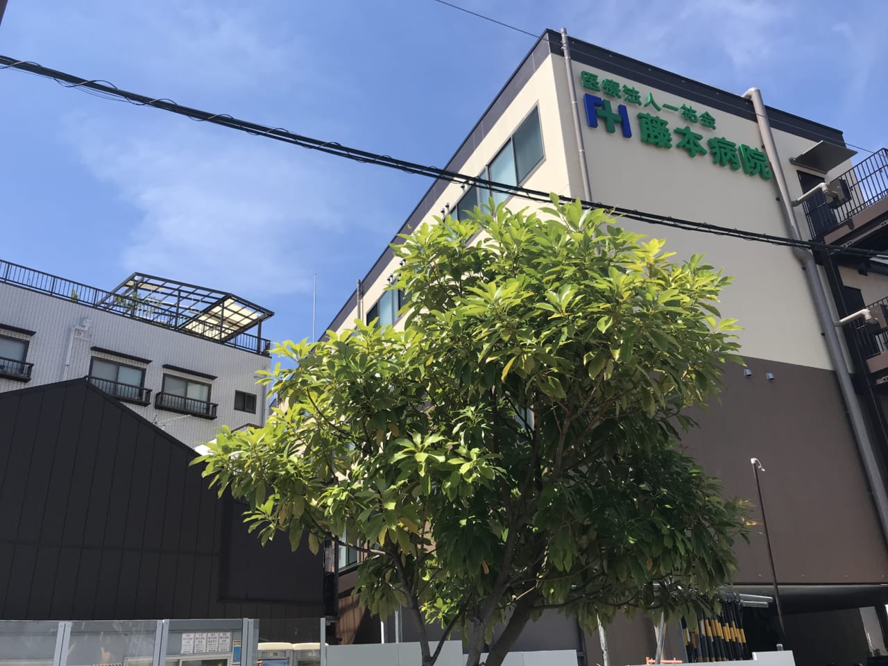 寝屋川高校側から見た新館